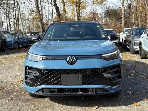 2025 Volkswagen Tiguan 2.0T SE R-Line Black