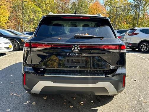 2025 Volkswagen Tiguan 2.0T SE