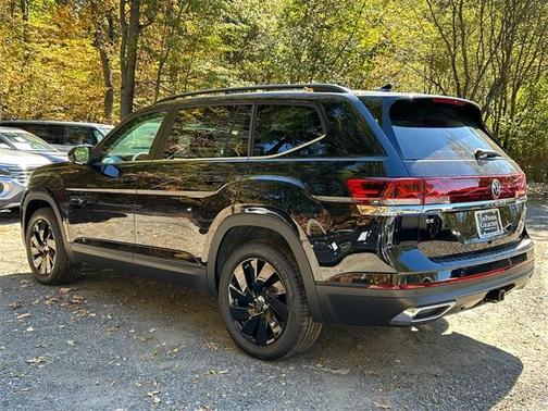 2025 Volkswagen Atlas 2.0T SE