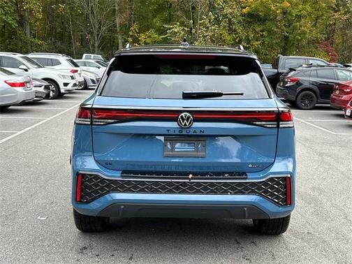 2025 Volkswagen Tiguan 2.0T SE R-Line Black