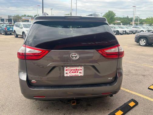 2019 Toyota Sienna XLE Premium