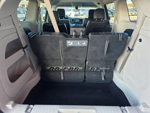 2018 Chrysler Pacifica Touring-L