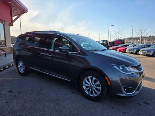 2018 Chrysler Pacifica Touring-L