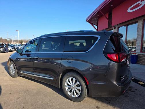 2018 Chrysler Pacifica Touring-L