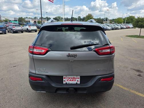 2016 Jeep Cherokee Sport