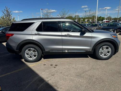 Iconic Silver Metallic 2023 Ford Explorer XLT