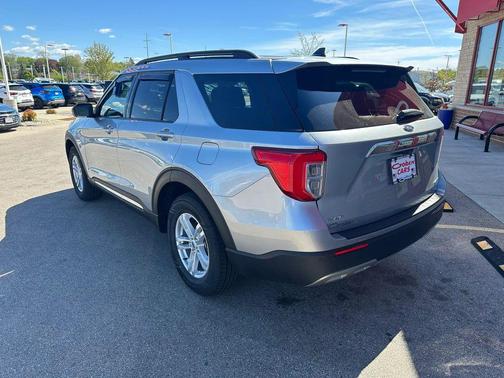 Iconic Silver Metallic 2023 Ford Explorer XLT