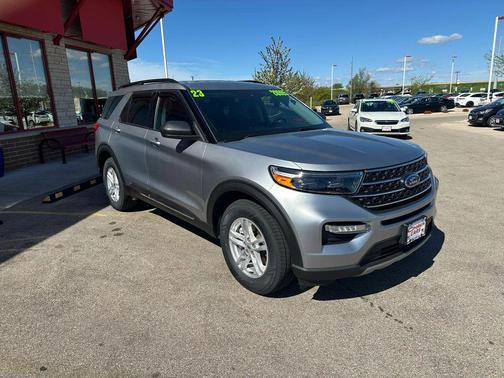 Iconic Silver Metallic 2023 Ford Explorer XLT