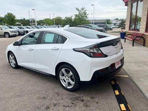 White 2018 Chevrolet Volt LT