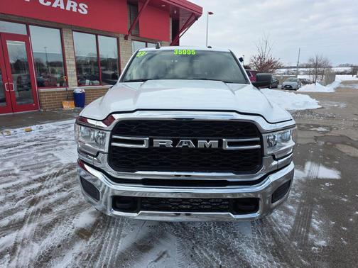 2022 RAM 2500 Tradesman Crew Cab 4x4 8' Box