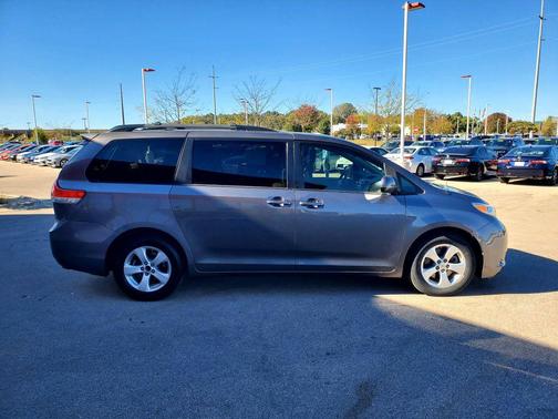 2014 Toyota Sienna LE