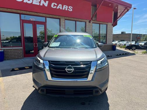 Gun Metallic 2022 Nissan Pathfinder SV 4WD