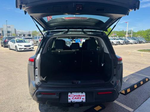 Gun Metallic 2022 Nissan Pathfinder SV 4WD