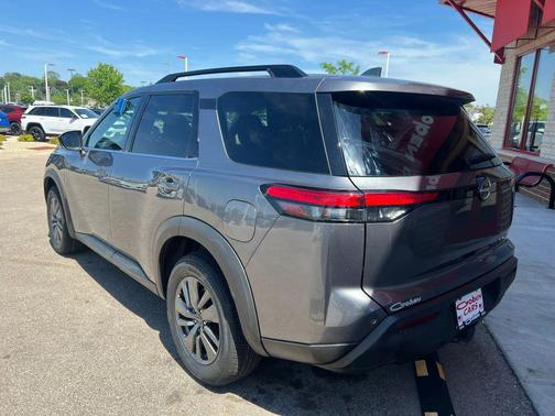 Gun Metallic 2022 Nissan Pathfinder SV 4WD