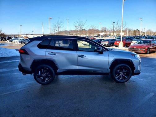 2020 Toyota RAV4 Hybrid SE