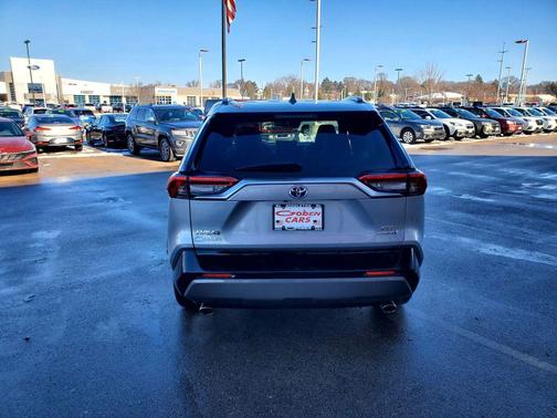 2020 Toyota RAV4 Hybrid SE