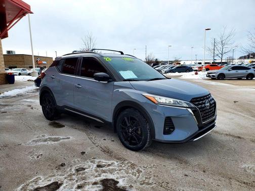 2023 Nissan Kicks SR