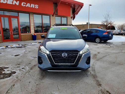 2023 Nissan Kicks SR