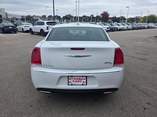 2017 Chrysler 300C Base