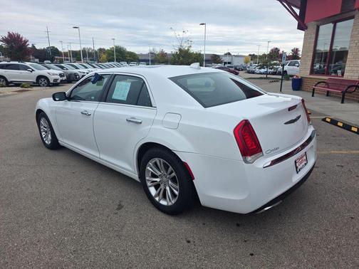 2017 Chrysler 300C Base