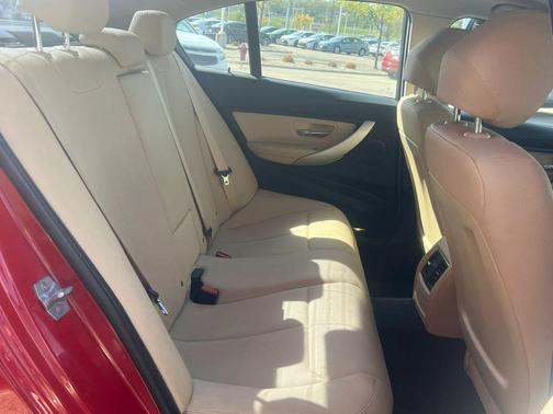 Melbourne Red Metallic 2018 BMW 320 i