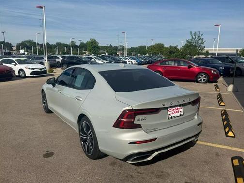 2019 Volvo S60 T6 R-Design