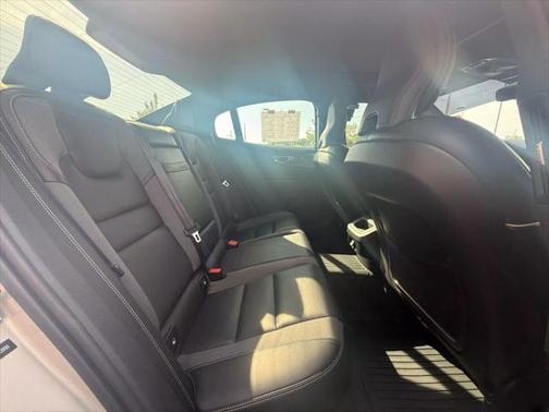 2019 Volvo S60 T6 R-Design