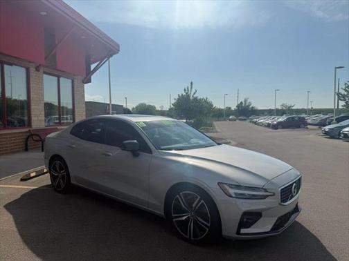2019 Volvo S60 T6 R-Design