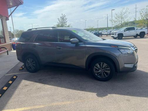 Gun Metallic 2022 Nissan Pathfinder SV 4WD