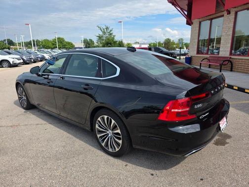 2020 Volvo S90 T6 Momentum