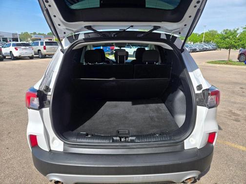 White 2022 Ford Escape SE