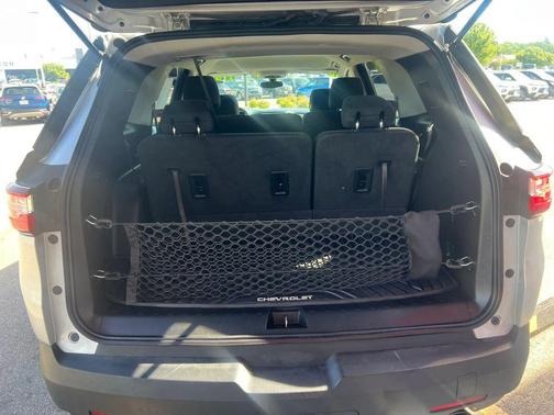 Silver Ice Metallic 2020 Chevrolet Traverse LS