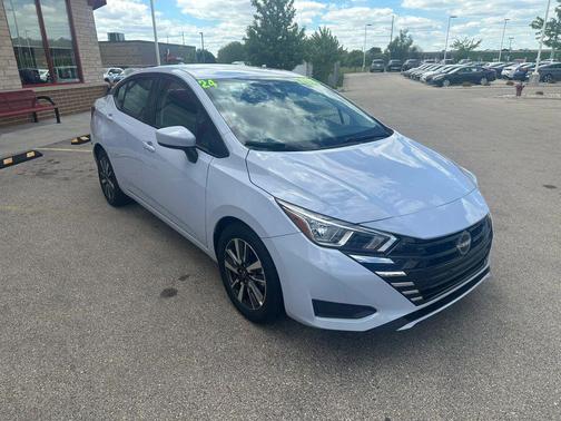 Gray 2024 Nissan Versa 1.6 SV