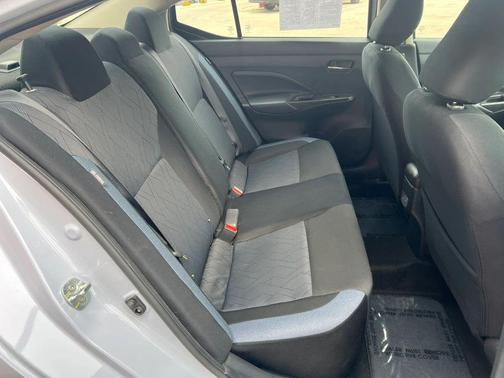 Gray 2024 Nissan Versa 1.6 SV