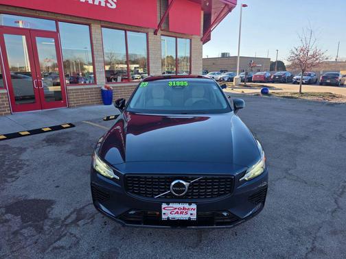 2023 Volvo S60 Recharge Plug-In Hybrid T8 Core Dark Theme