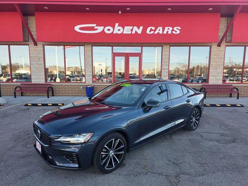 2023 Volvo S60 Recharge Plug-In Hybrid T8 Core Dark Theme