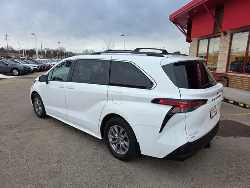 2022 Toyota Sienna XLE