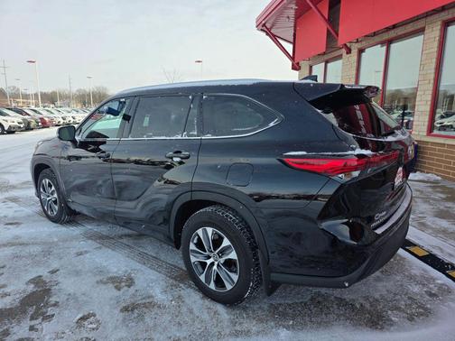 2022 Toyota Highlander Hybrid XLE