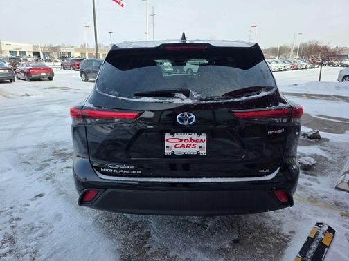 2022 Toyota Highlander Hybrid XLE