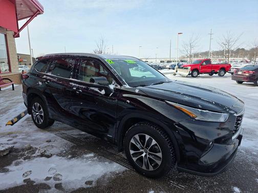 2022 Toyota Highlander Hybrid XLE