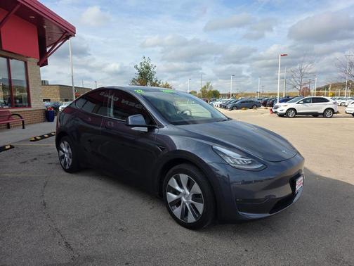 2022 Tesla Model Y Long Range Dual Motor All-Wheel Drive