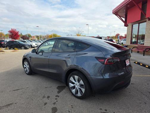 2022 Tesla Model Y Long Range Dual Motor All-Wheel Drive