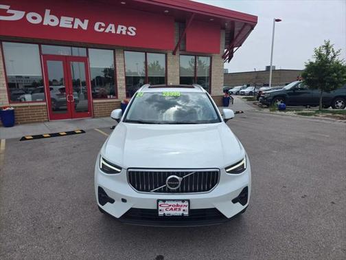 2024 Volvo XC40 B5 Plus Bright Theme