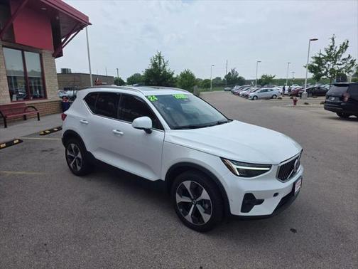 2024 Volvo XC40 B5 Plus Bright Theme