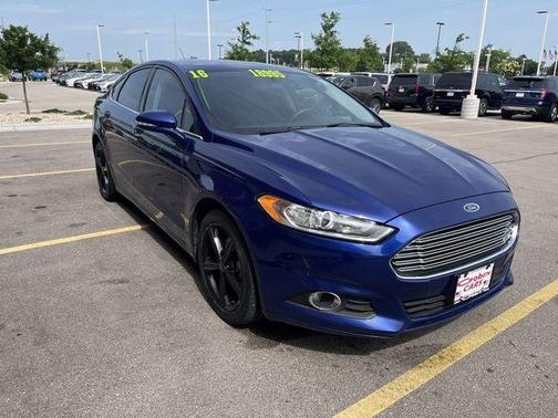 Photo 4 of 16 of 2016 Ford Fusion SE