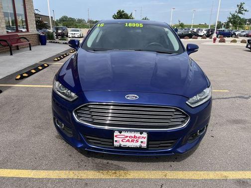Photo 3 of 16 of 2016 Ford Fusion SE