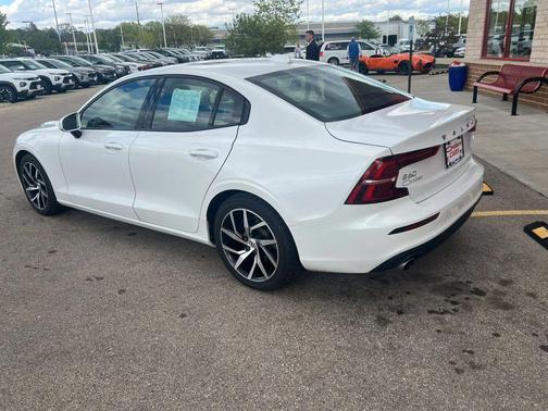 2019 Volvo S60 T5 Momentum