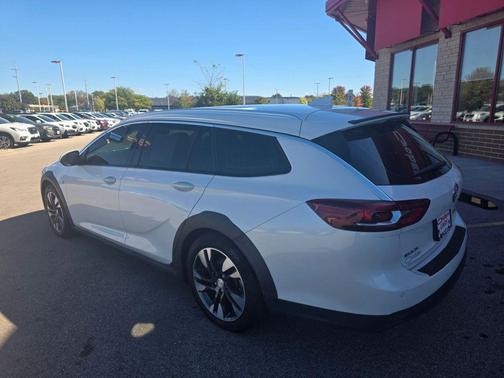 2018 Buick Regal TourX Essence
