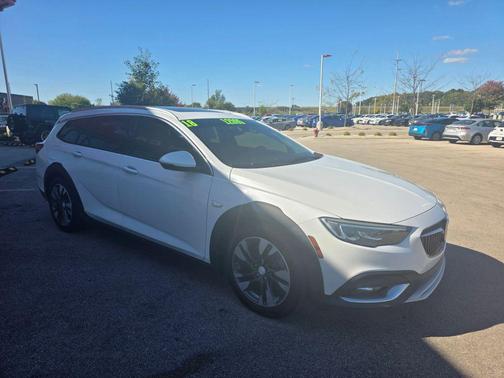 2018 Buick Regal TourX Essence