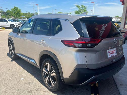 Champagne Silver Metallic 2023 Nissan Rogue SL